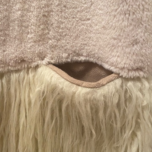 Guess Reversible Faux Fur Faux Suede Jillet/Vest - Picture 7 of 10